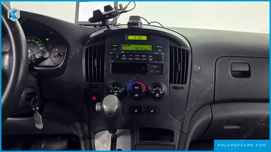 HYUNDAI STAREX 5-SEATER VAN