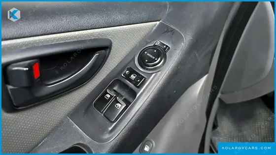 HYUNDAI STAREX 5-SEATER VAN