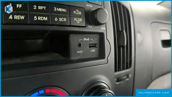 HYUNDAI STAREX 5-SEATER VAN