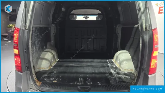 HYUNDAI STAREX 5-SEATER VAN