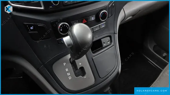 HYUNDAI STAREX 3-SEATER VAN