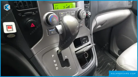 HYUNDAI STAREX 11-SEATER WAGON