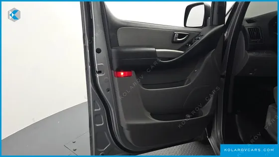 HYUNDAI STAREX 11-SEATER WAGON