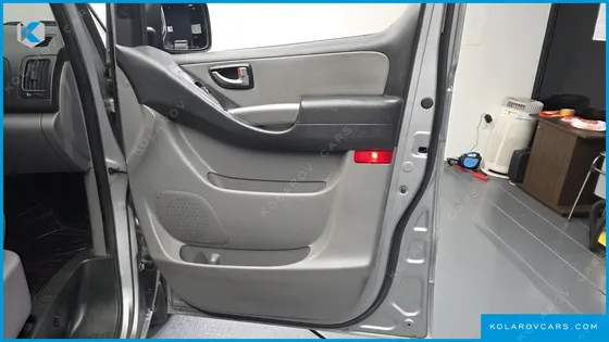 HYUNDAI STAREX 11-SEATER WAGON