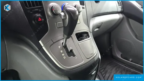 HYUNDAI STAREX 3-SEATER VAN