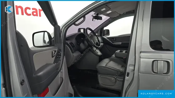 HYUNDAI STAREX 3-SEATER VAN