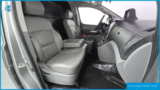 HYUNDAI STAREX 3-SEATER VAN