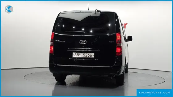 HYUNDAI STAREX 5-SEATER VAN