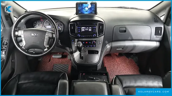 HYUNDAI STAREX 5-SEATER VAN