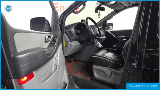 HYUNDAI STAREX 5-SEATER VAN