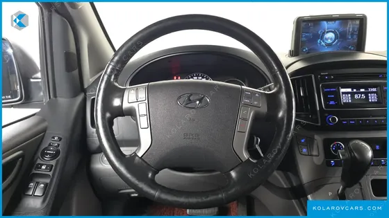 HYUNDAI STAREX 5-SEATER VAN
