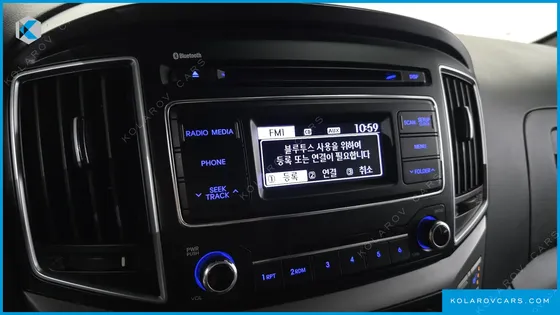HYUNDAI STAREX 5-SEATER VAN