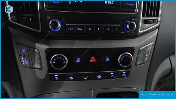 HYUNDAI STAREX 5-SEATER VAN