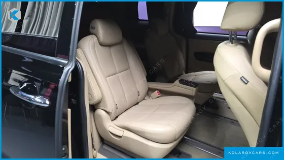 KIA CARNIVAL 9-SEATER HI-LIMOUSINE
