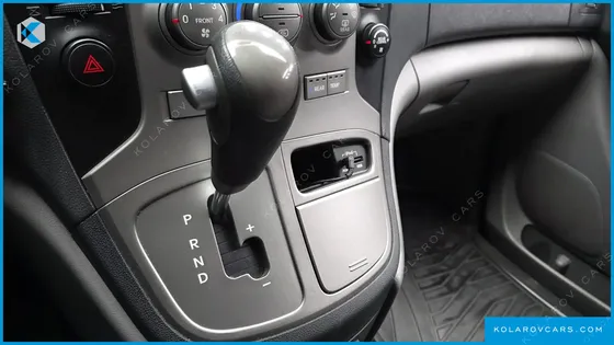 HYUNDAI STAREX 12-SEATER WAGON