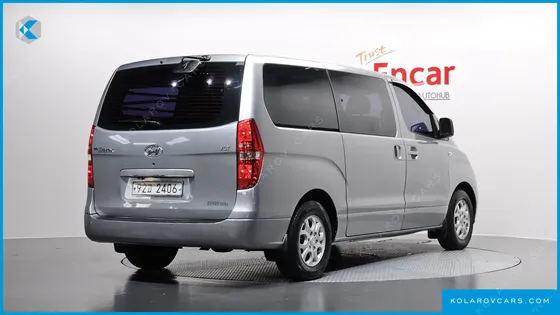 HYUNDAI STAREX 5-SEATER VAN