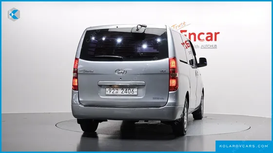 HYUNDAI STAREX 5-SEATER VAN