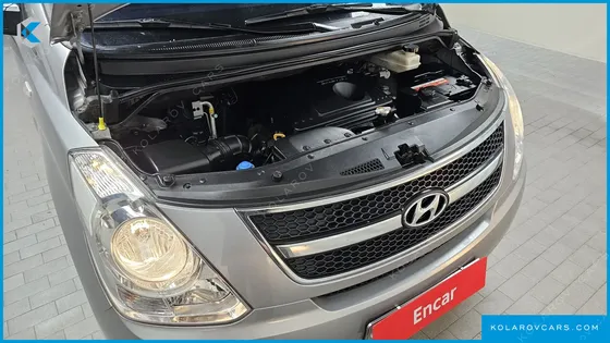 HYUNDAI STAREX 5-SEATER VAN