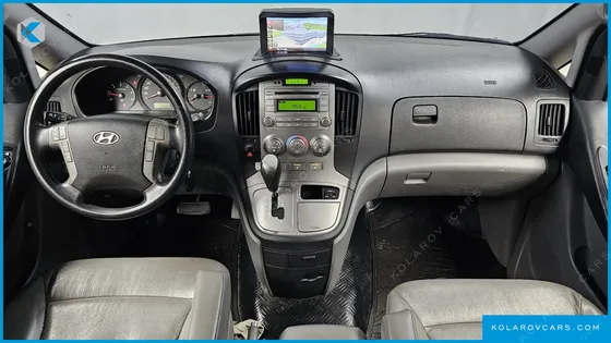 HYUNDAI STAREX 5-SEATER VAN