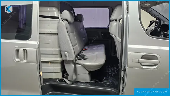 HYUNDAI STAREX 5-SEATER VAN