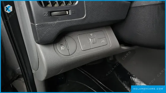 HYUNDAI STAREX 5-SEATER VAN