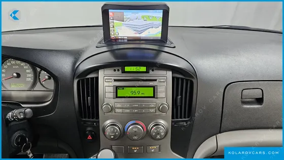 HYUNDAI STAREX 5-SEATER VAN