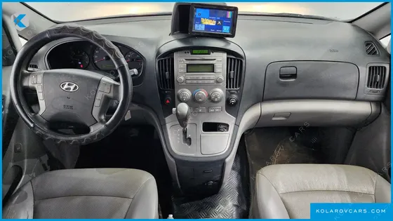 HYUNDAI STAREX 11-SEATER WAGON
