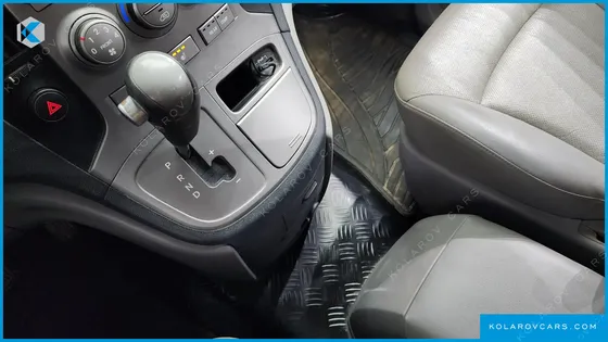HYUNDAI STAREX 11-SEATER WAGON