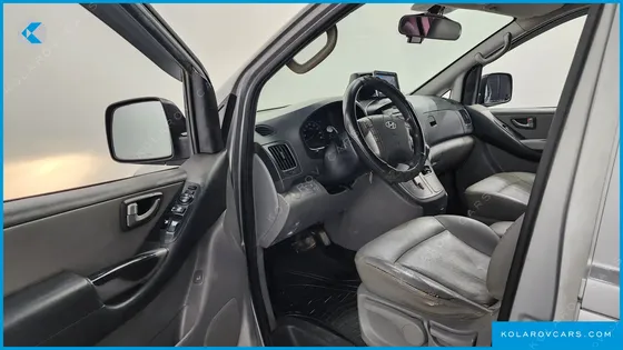 HYUNDAI STAREX 11-SEATER WAGON