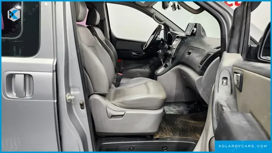 HYUNDAI STAREX 11-SEATER WAGON