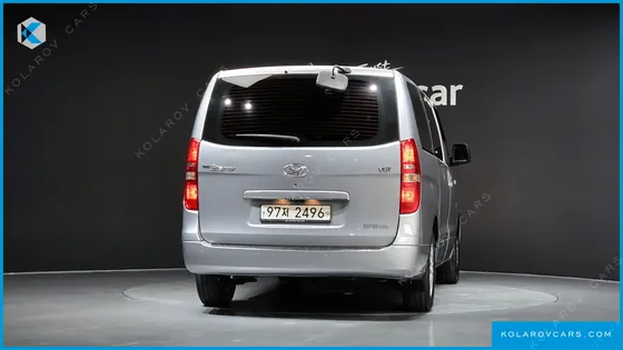 HYUNDAI STAREX 5-SEATER VAN