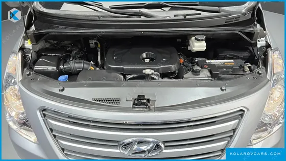 HYUNDAI STAREX 5-SEATER VAN