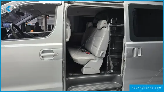 HYUNDAI STAREX 5-SEATER VAN