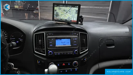 HYUNDAI STAREX 5-SEATER VAN