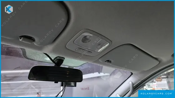HYUNDAI STAREX 5-SEATER VAN
