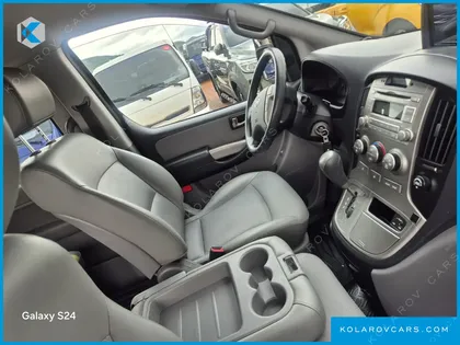 HYUNDAI STAREX GUARD CAR OF CHILDREN