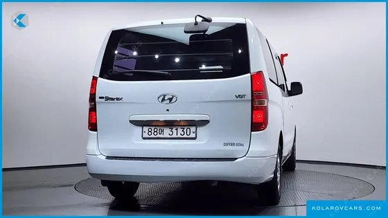 HYUNDAI STAREX 5-SEATER VAN