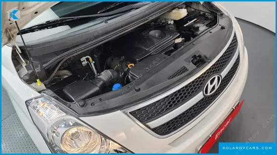 HYUNDAI STAREX 5-SEATER VAN