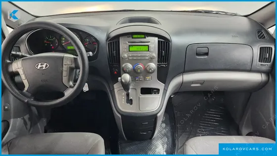 HYUNDAI STAREX 5-SEATER VAN