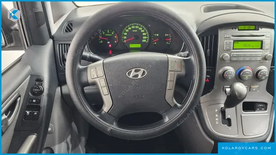 HYUNDAI STAREX 5-SEATER VAN