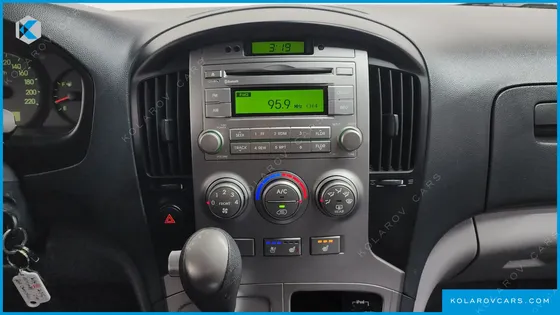 HYUNDAI STAREX 5-SEATER VAN