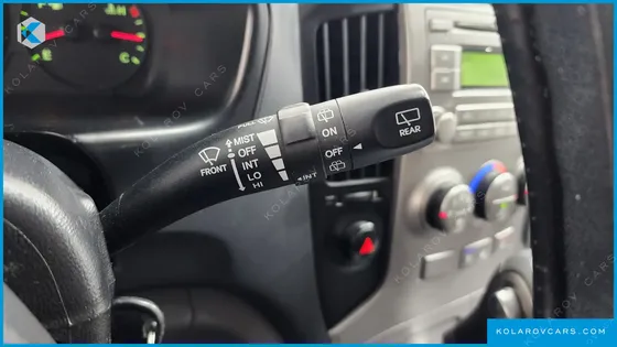 HYUNDAI STAREX 5-SEATER VAN