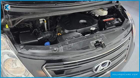 HYUNDAI STAREX 5-SEATER VAN