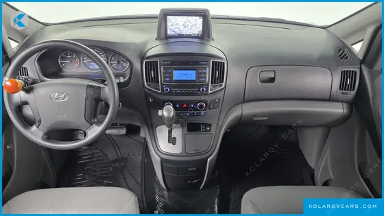 HYUNDAI STAREX 5-SEATER VAN