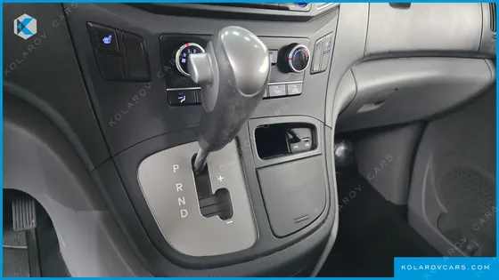 HYUNDAI STAREX 5-SEATER VAN