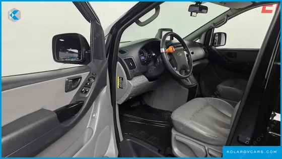 HYUNDAI STAREX 5-SEATER VAN