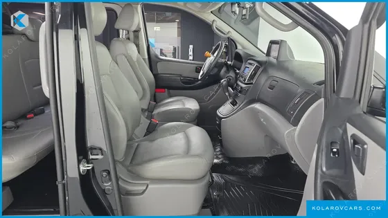 HYUNDAI STAREX 5-SEATER VAN
