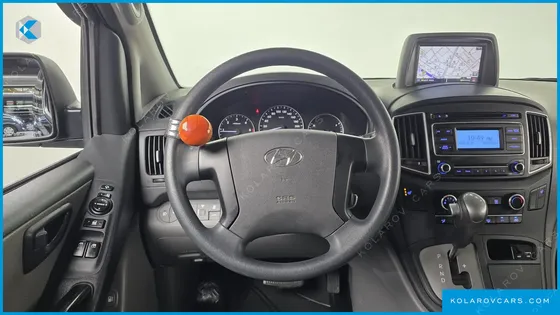 HYUNDAI STAREX 5-SEATER VAN