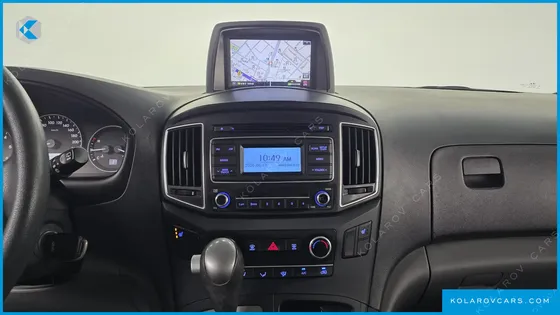 HYUNDAI STAREX 5-SEATER VAN