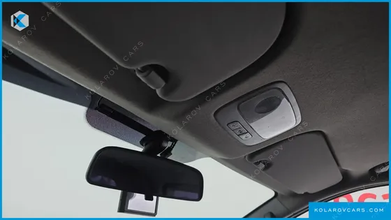 HYUNDAI STAREX 5-SEATER VAN